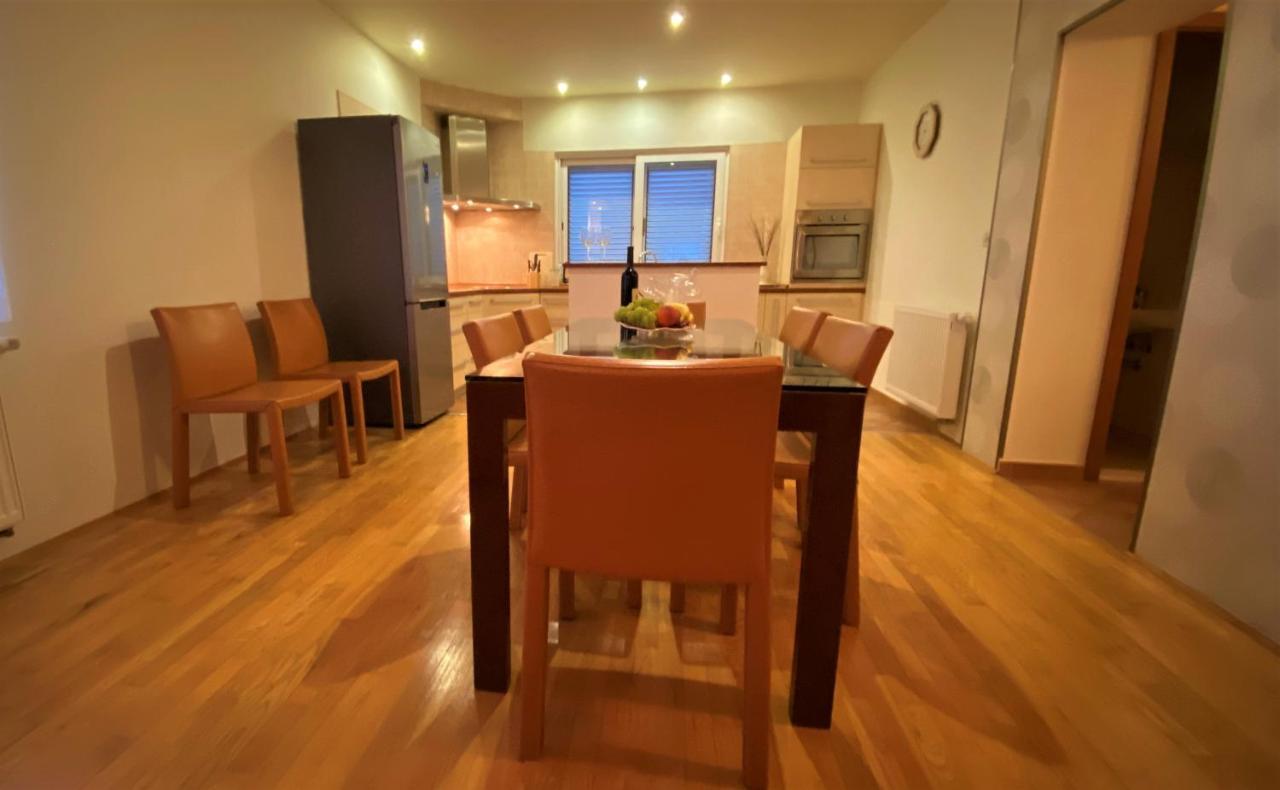 Center Exclusive Seaview For 4 *