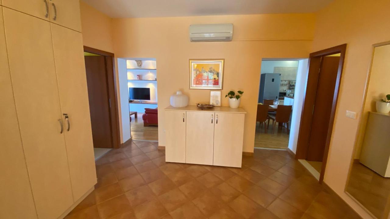 Apartment Center Exclusive Seaview For 4 Trogir