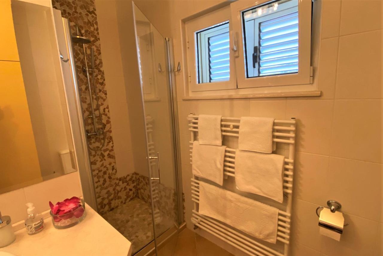 Center Exclusive Seaview For 4 *